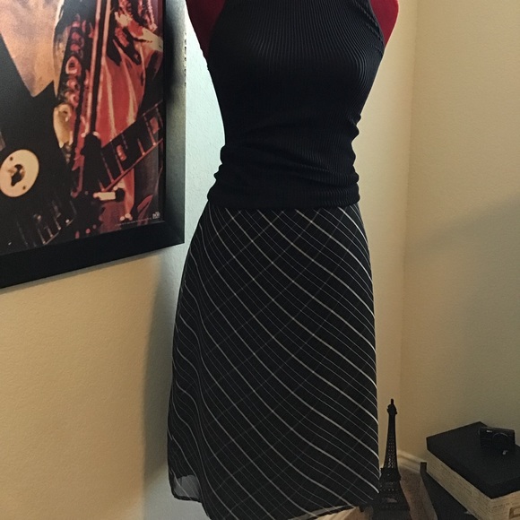 The Limited - Picture 1 of 4